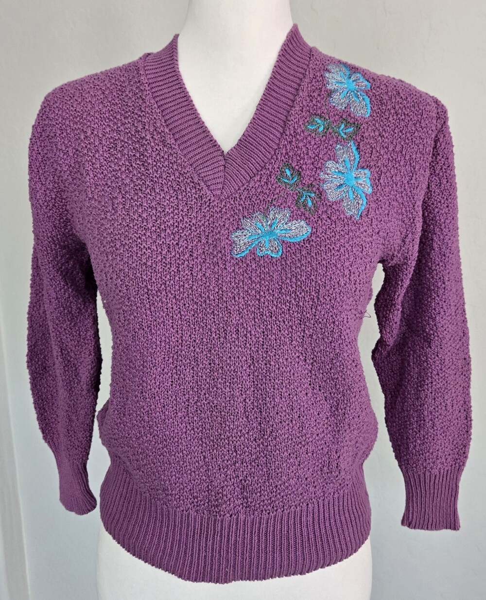 Vtg 70s Tuffi-Lynn Purple Floral Embroidered VNeck Moss Stitch Knit Sweater Sz L